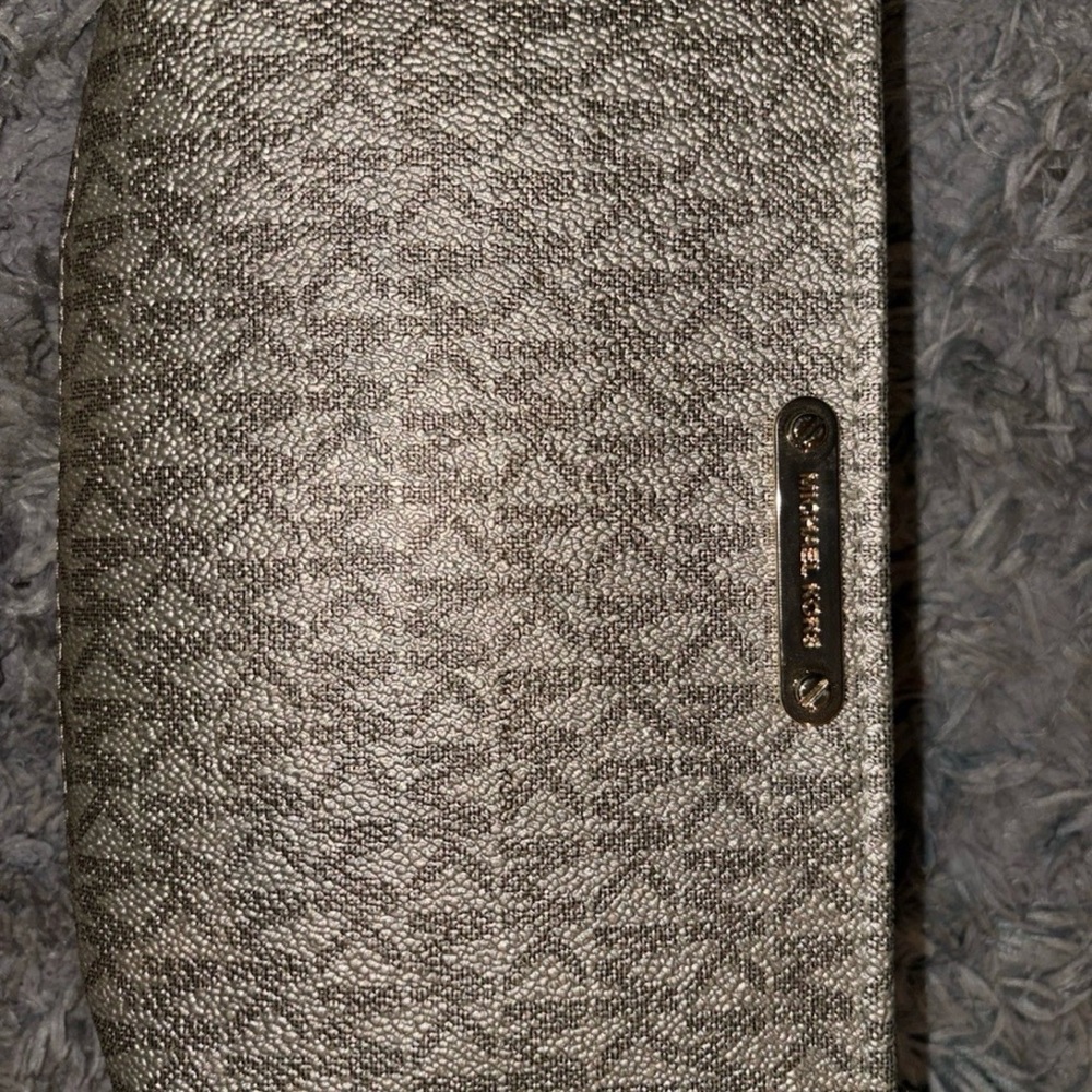 New Michael Kors Gold Cross Body Bag With Box - Picture 3 of 5
